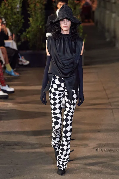 Look 27